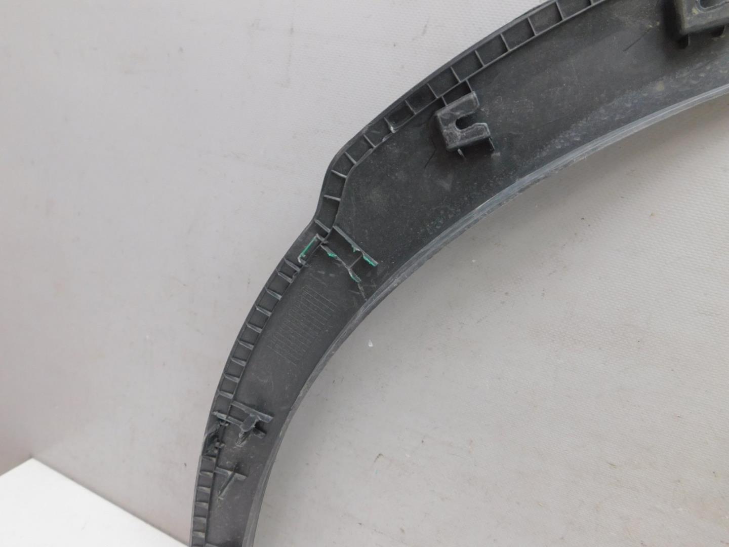 Накладка переднего крыла правого