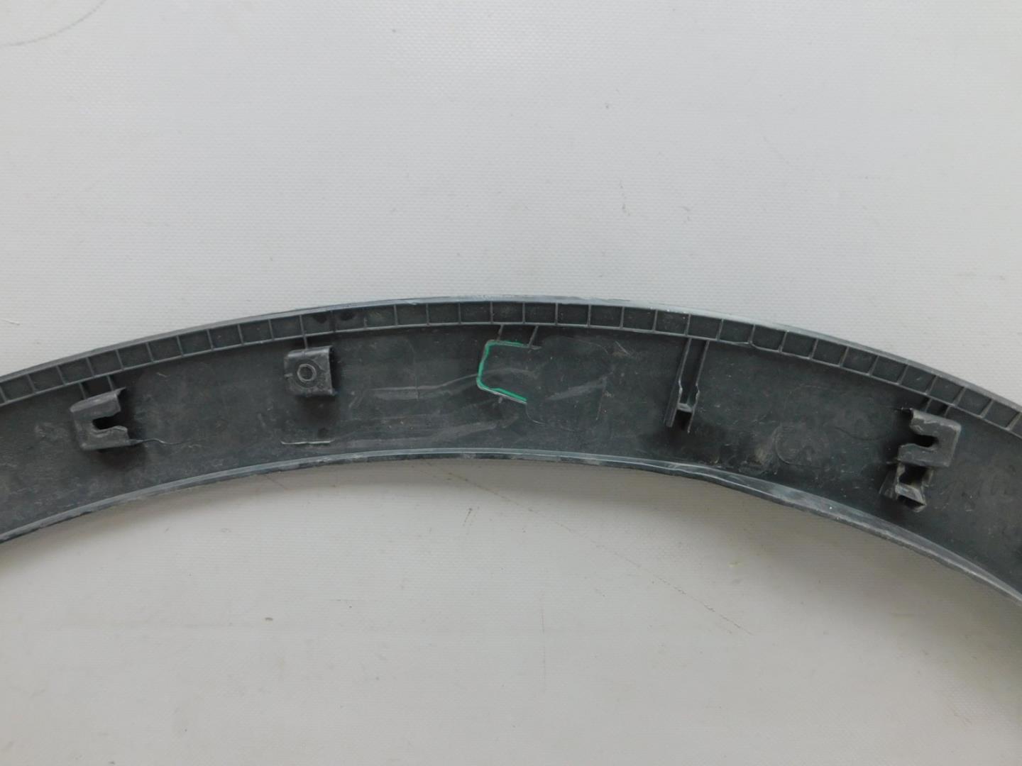 Накладка переднего крыла правого