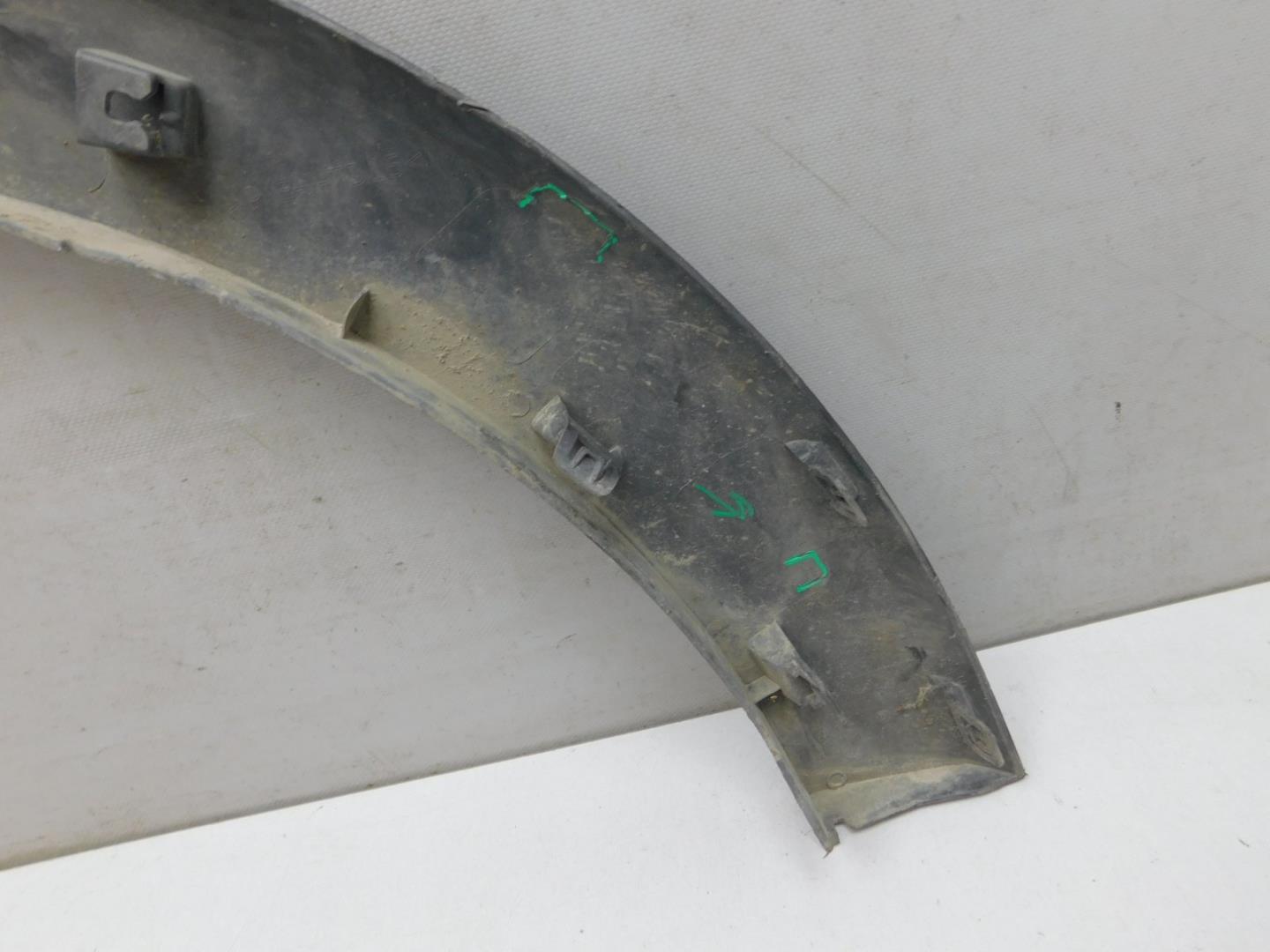 Накладка переднего крыла левого