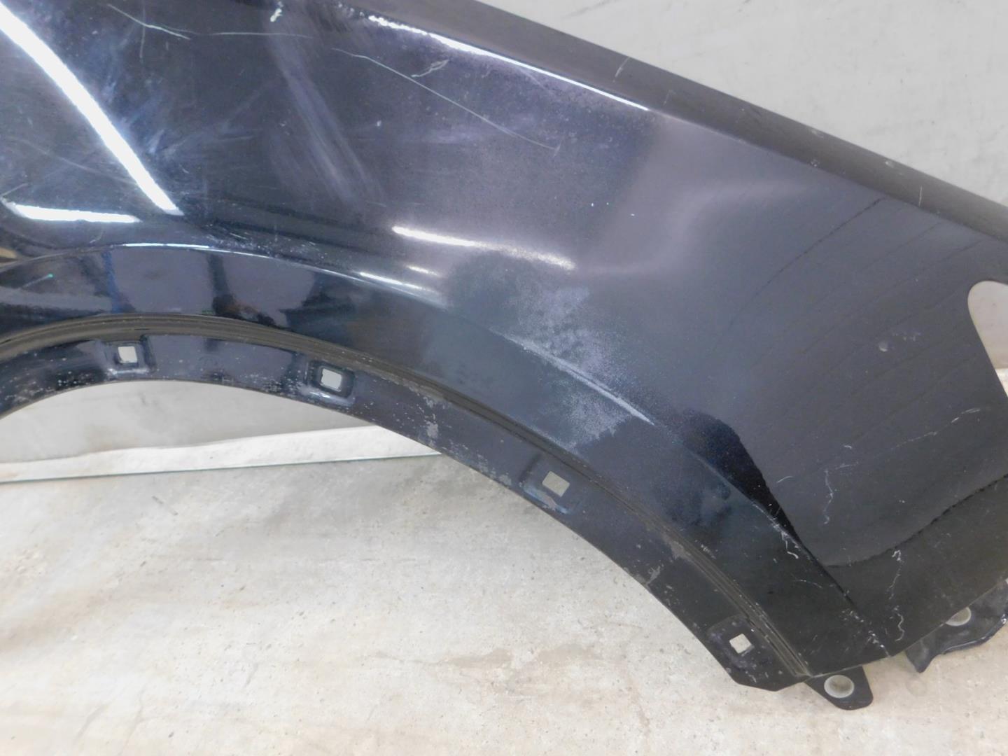 Крыло переднее правое