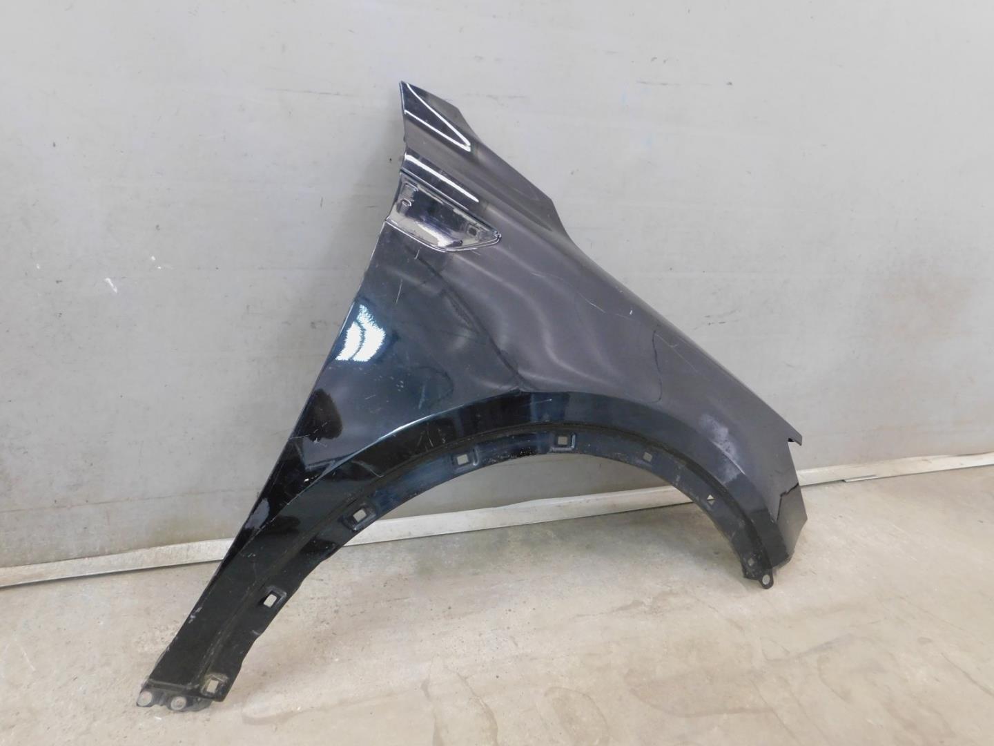 Крыло переднее правое