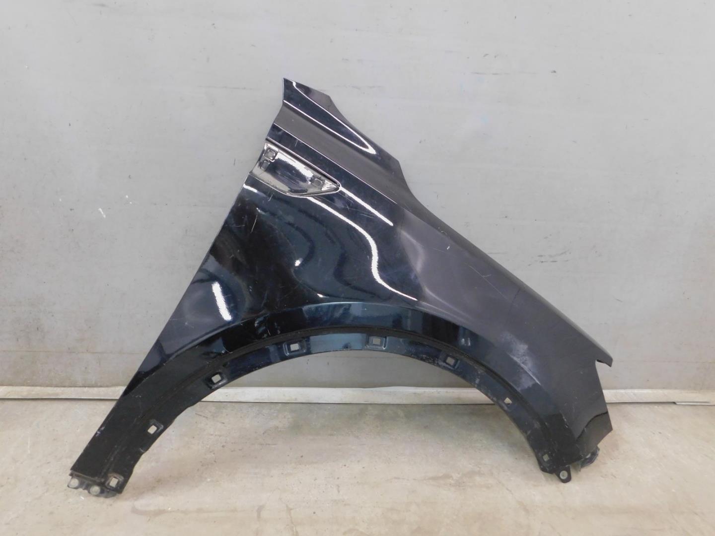 Крыло переднее правое