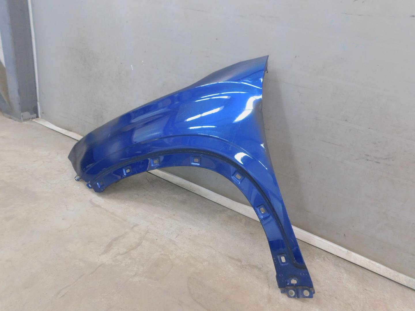 Крыло переднее левое