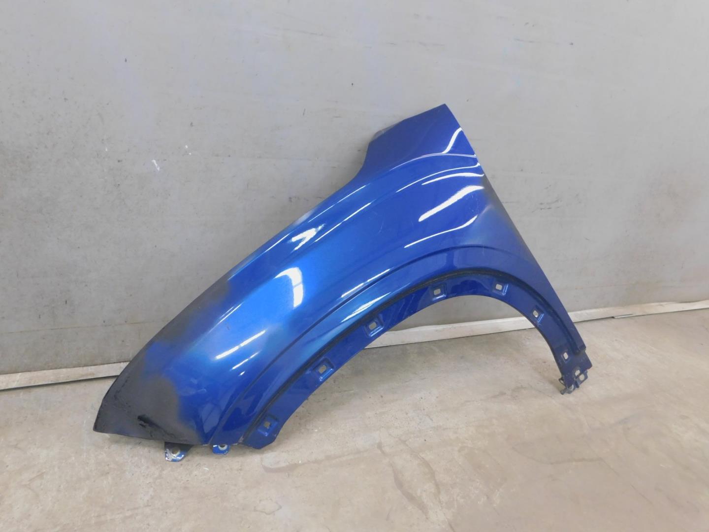 Крыло переднее левое