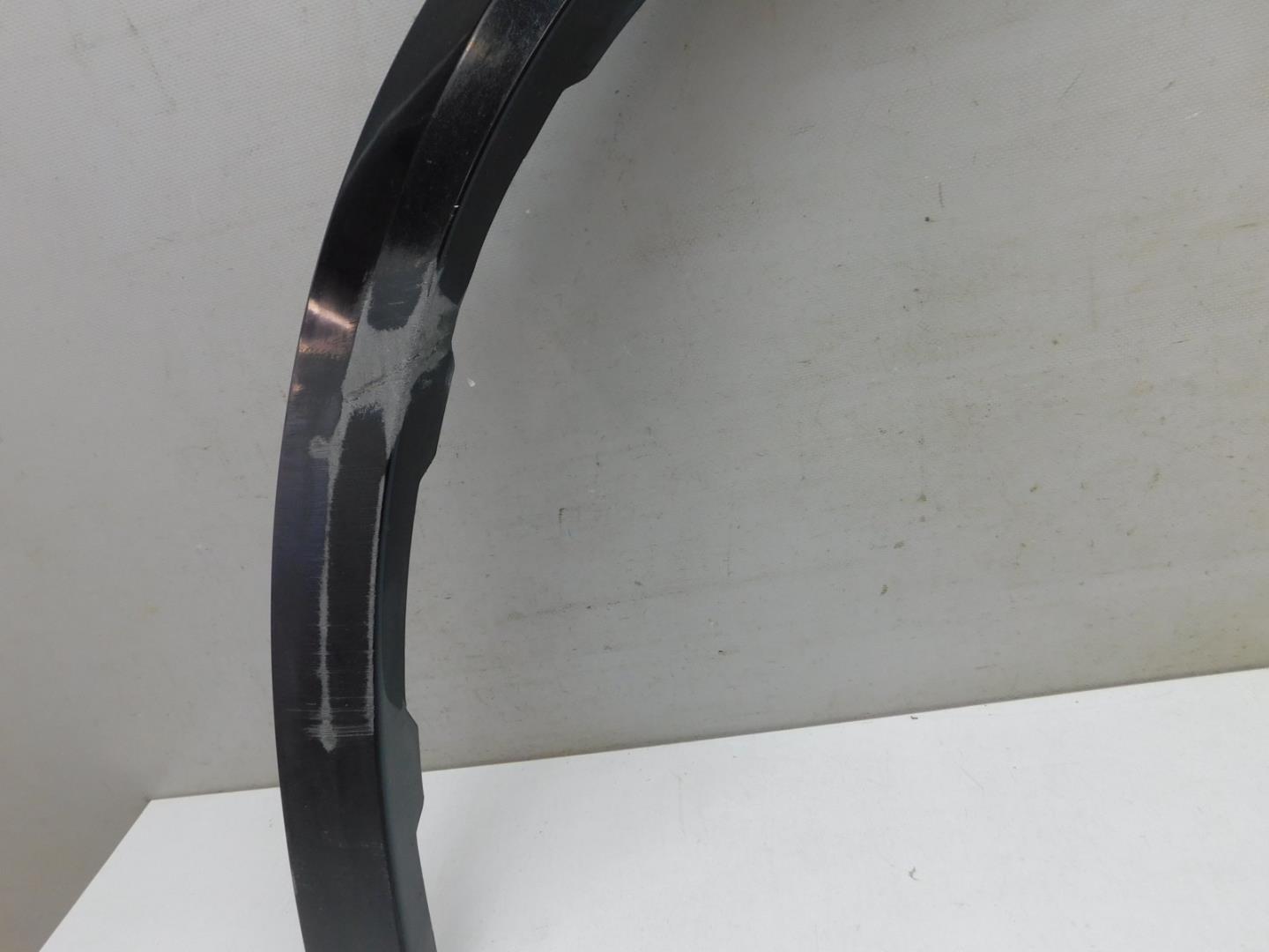 Накладка крыла переднего левого