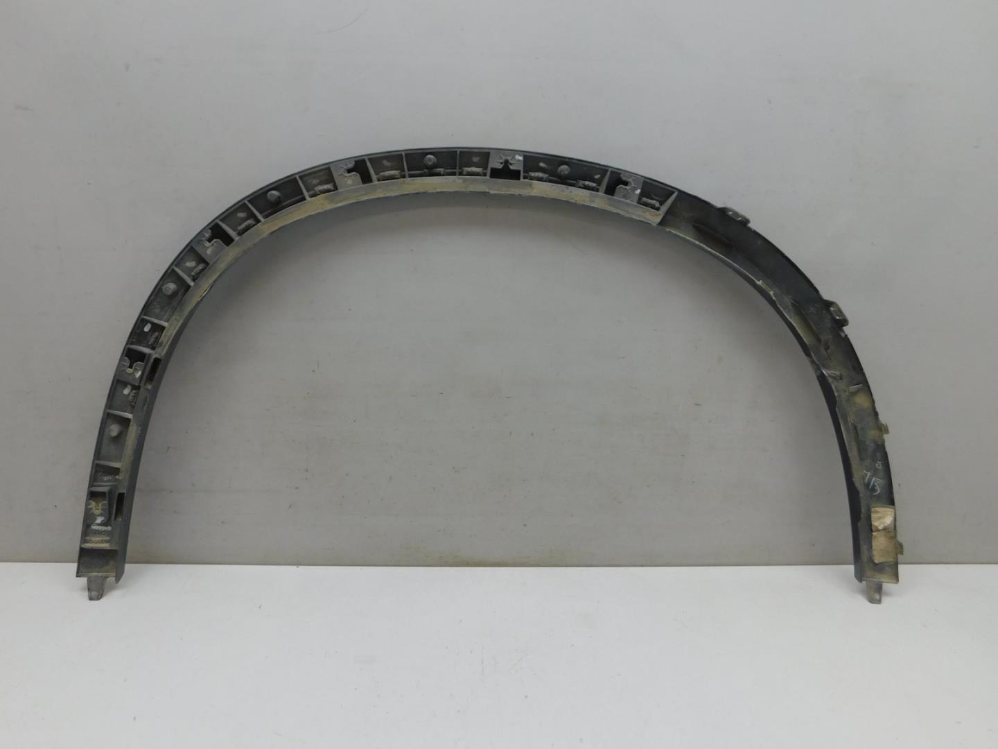 Накладка крыла переднего левого