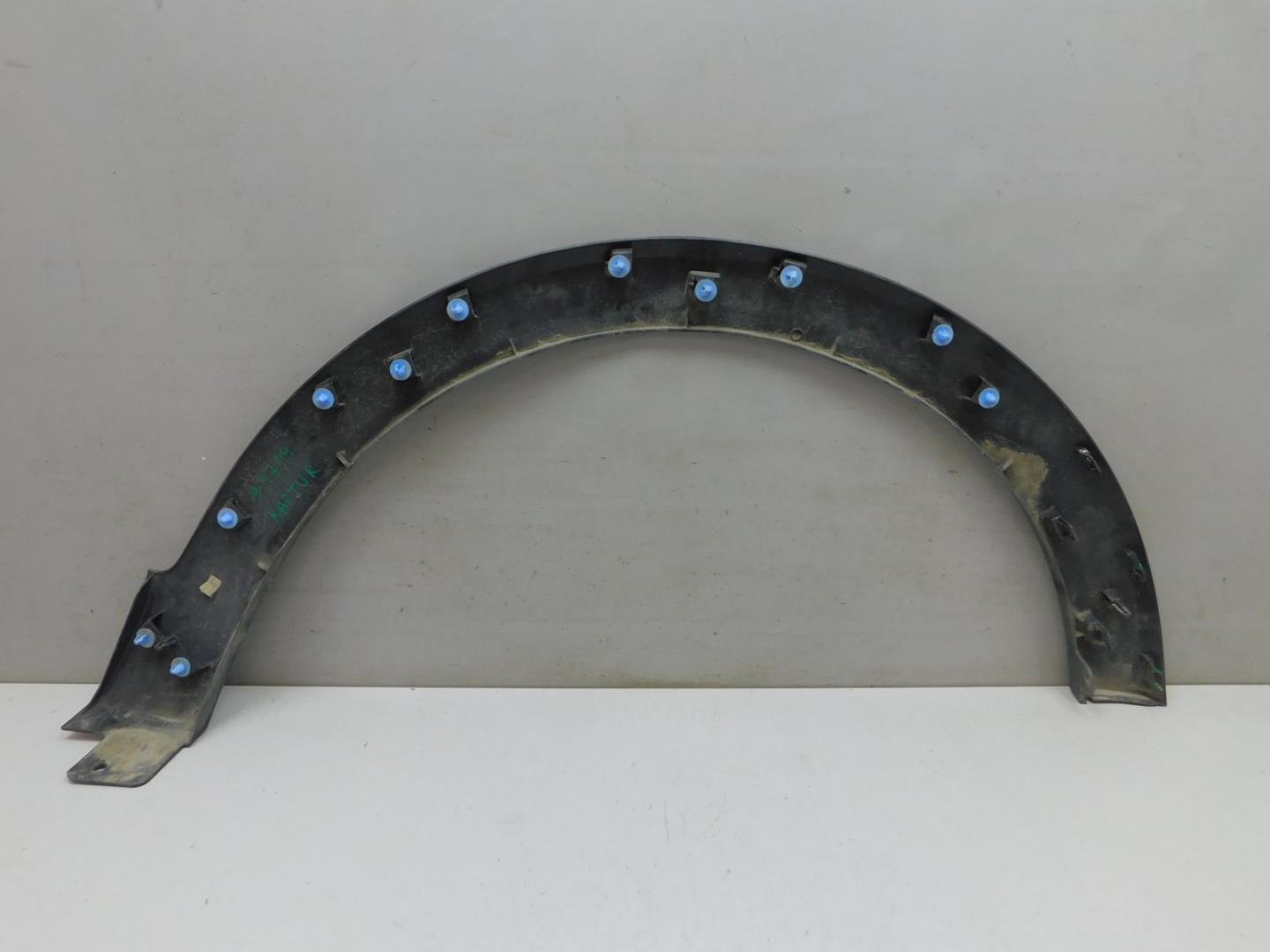 Накладка переднего крыла левого