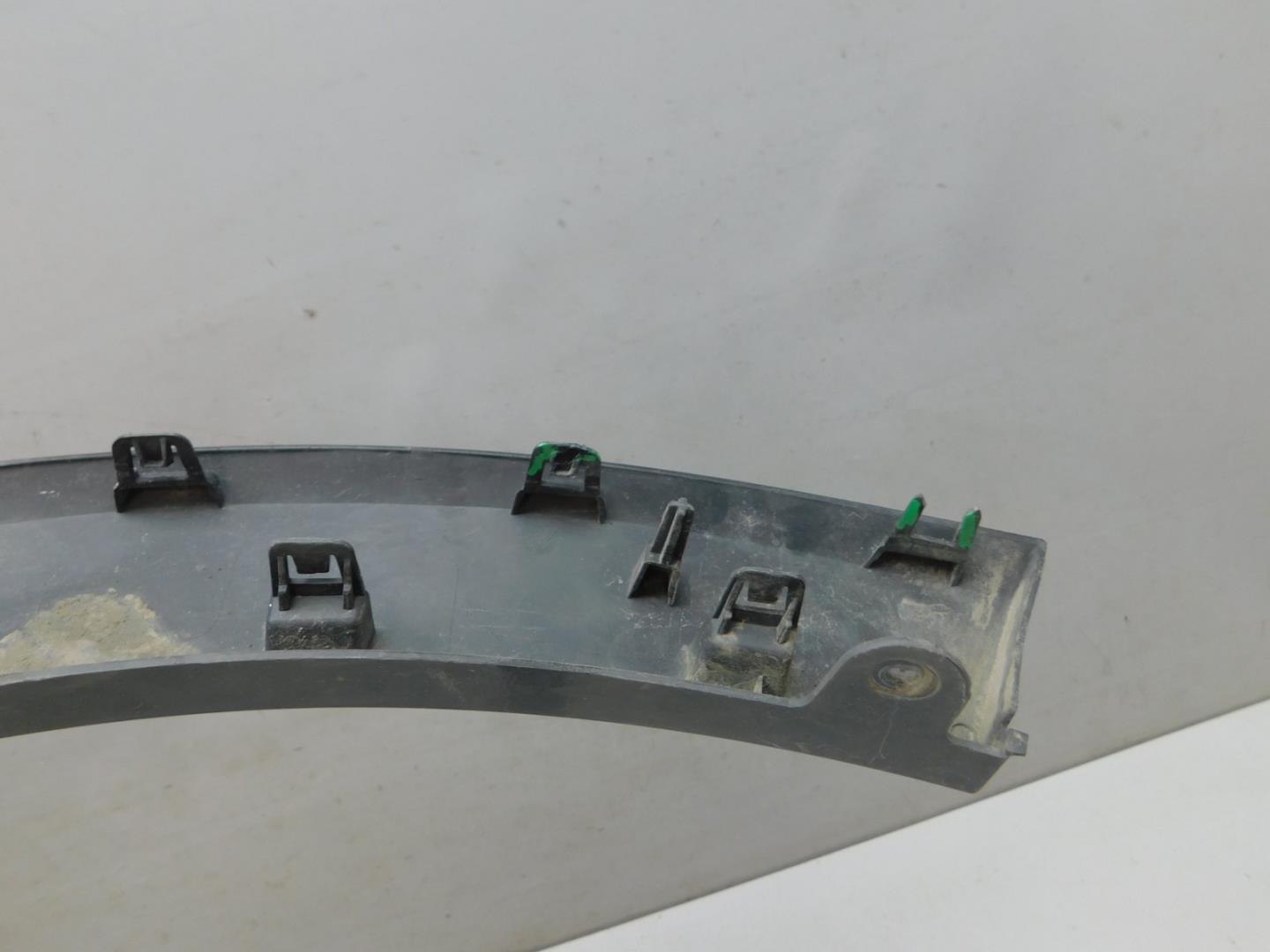 Накладка переднего крыла левого