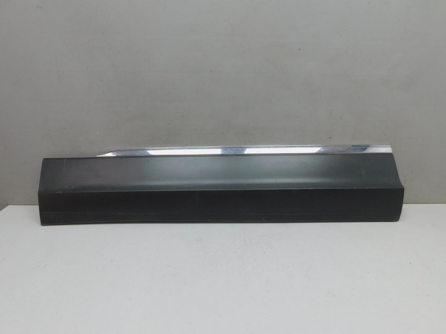 Накладка двери передней левой