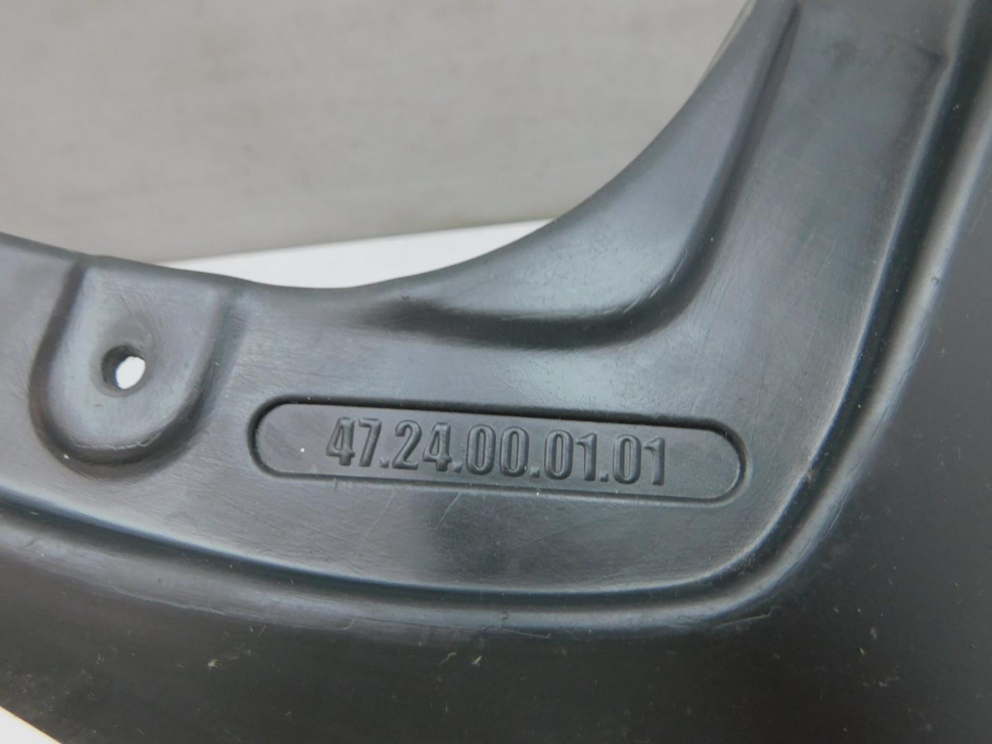 Брызговик передний левый