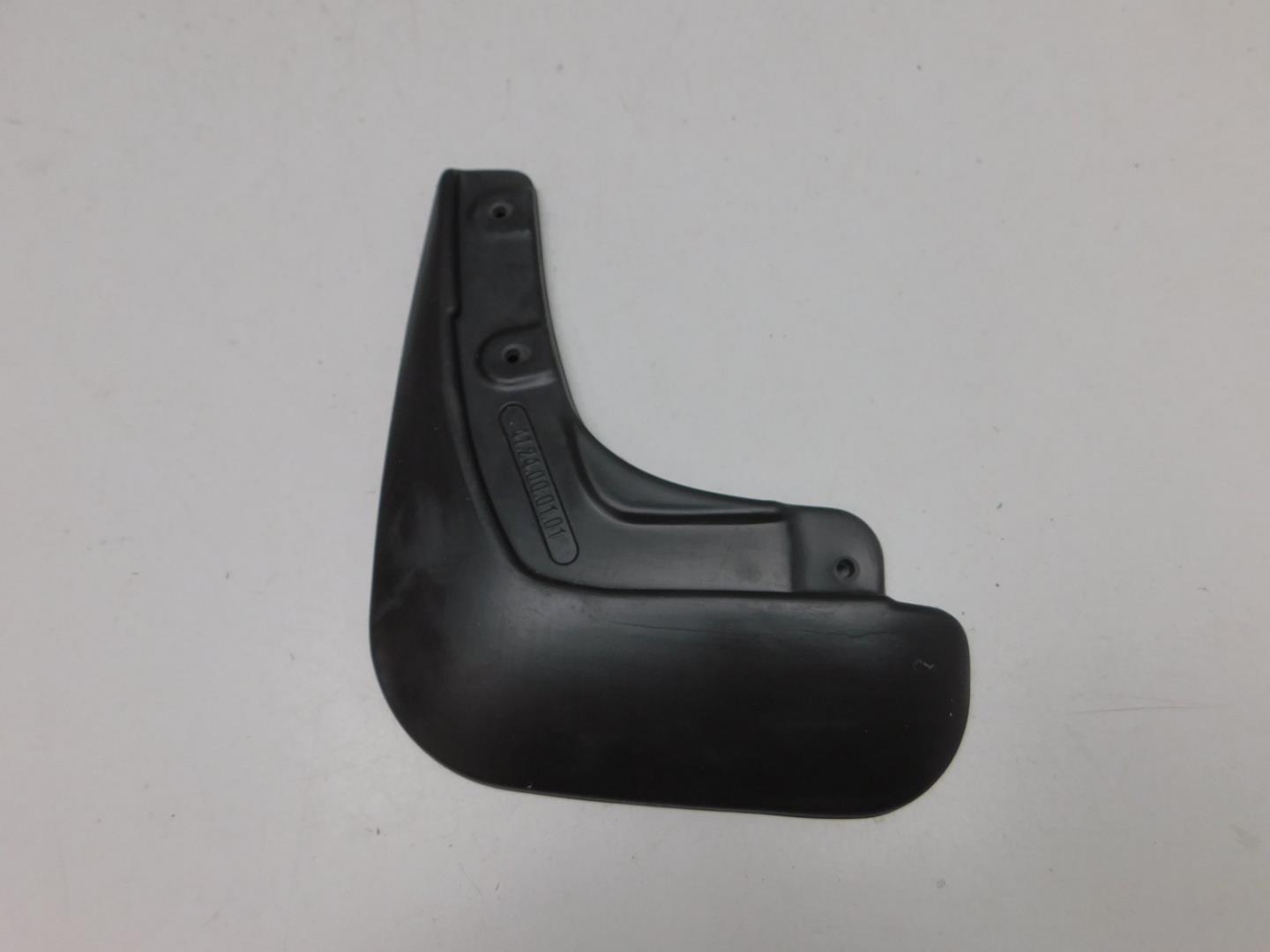 Брызговик передний левый