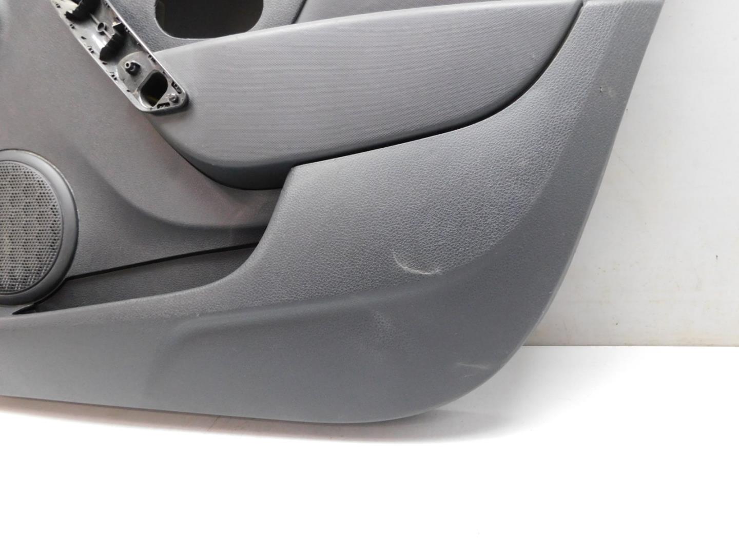 Обшивка двери передней правой