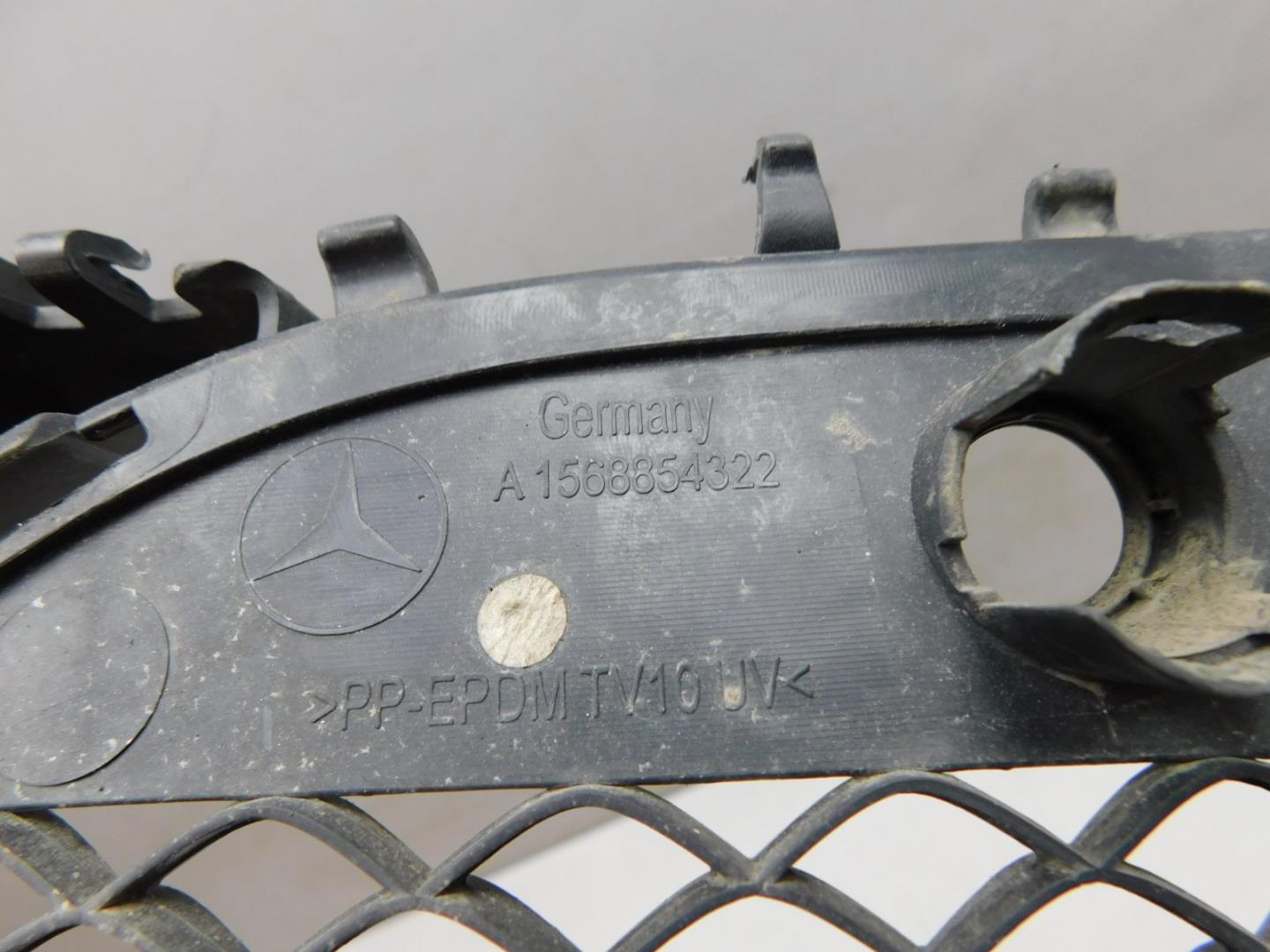 Решетка в бампер центральная