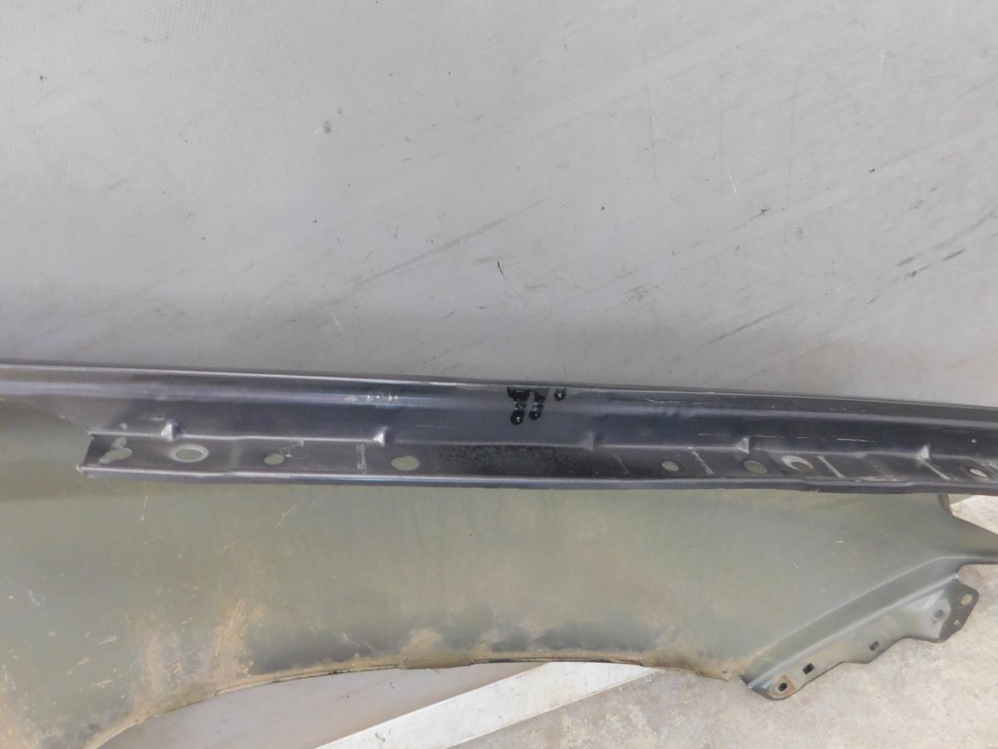 Крыло переднее левое