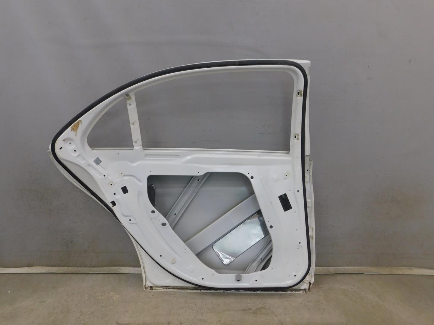 Дверь задняя левая