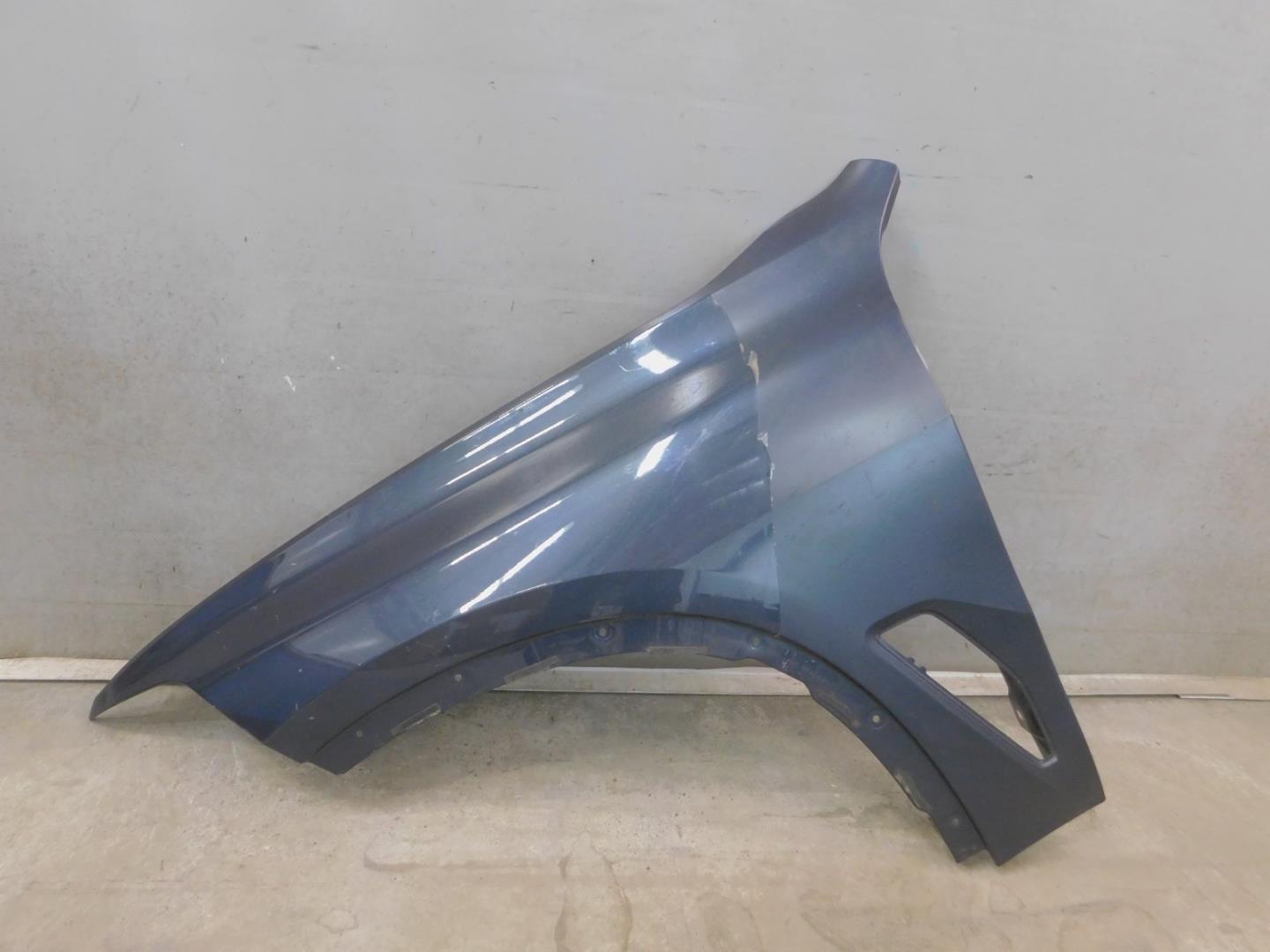 Крыло переднее левое