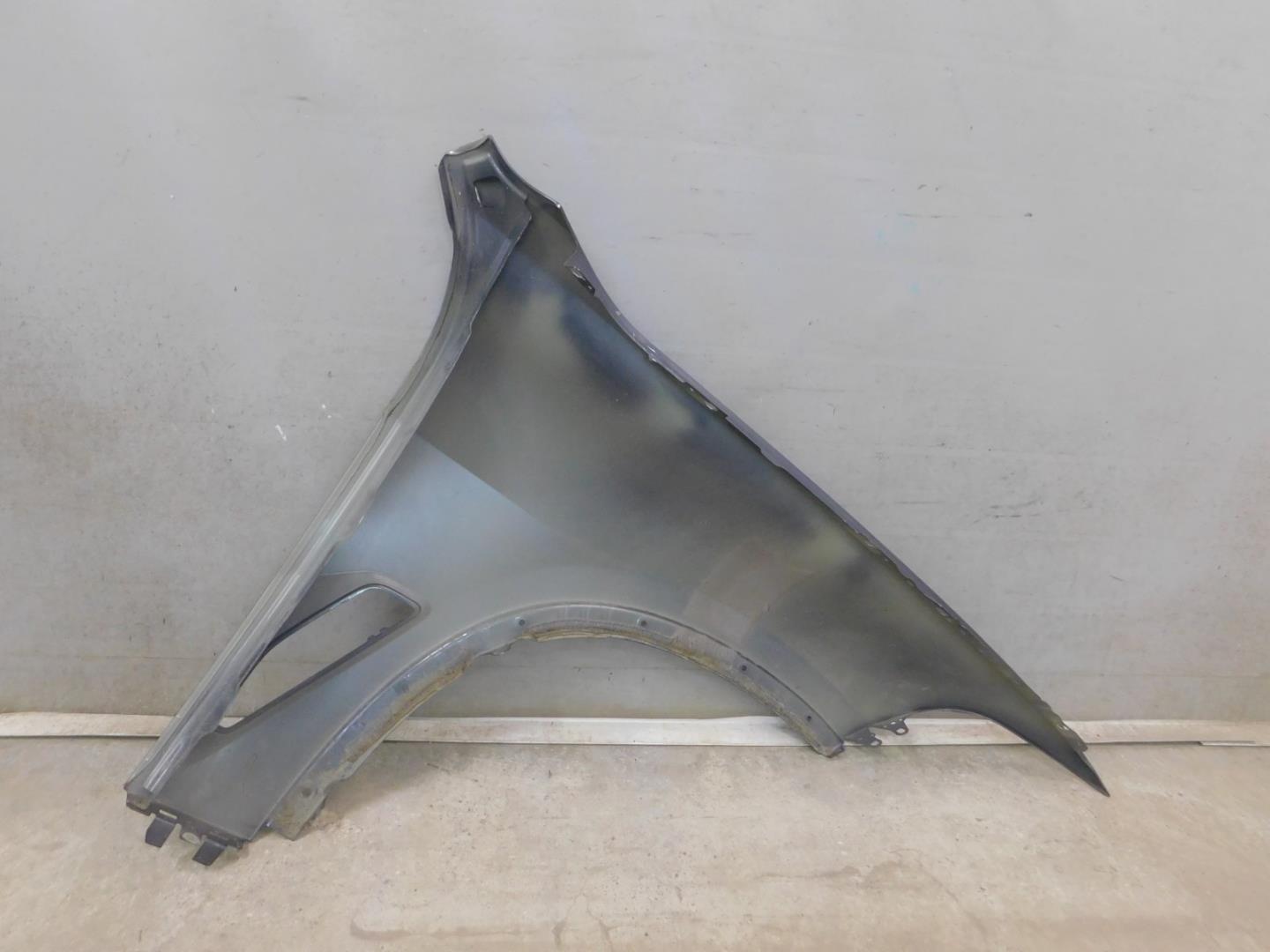 Крыло переднее левое