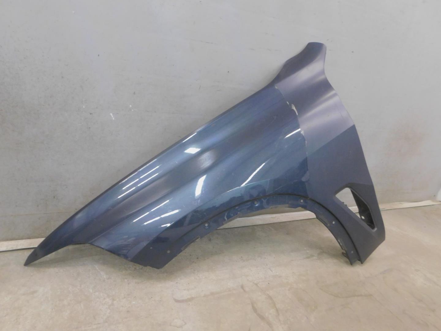 Крыло переднее левое