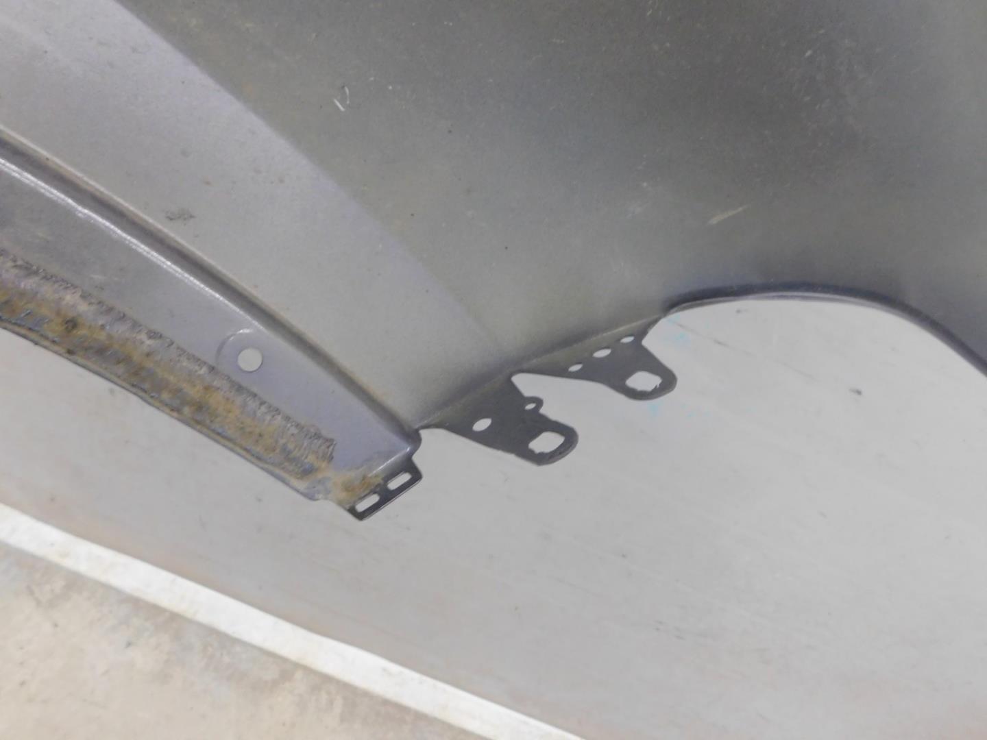 Крыло переднее левое