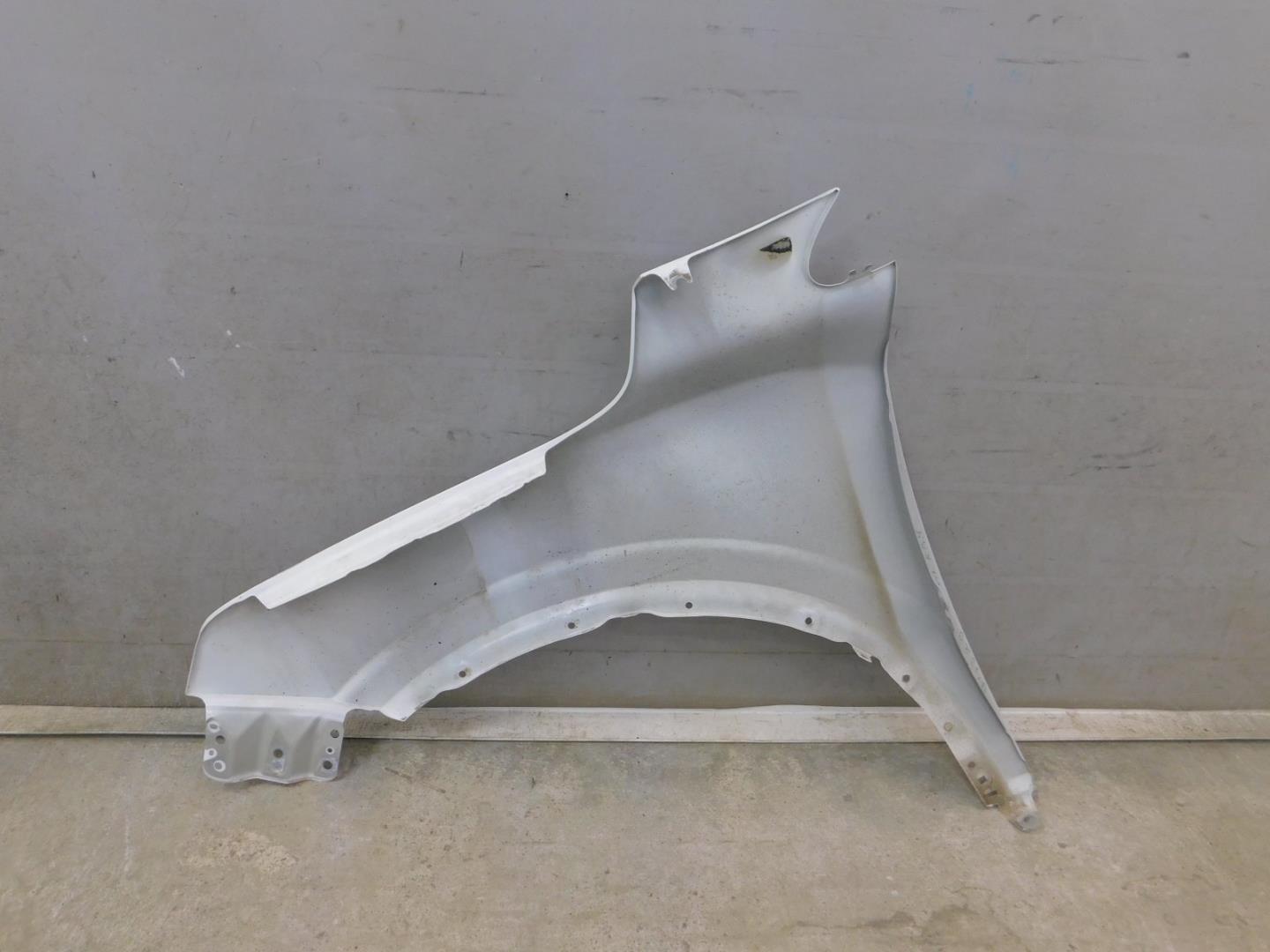 Крыло переднее правое