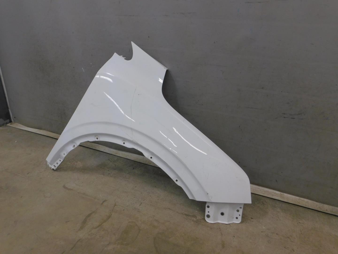 Крыло переднее правое