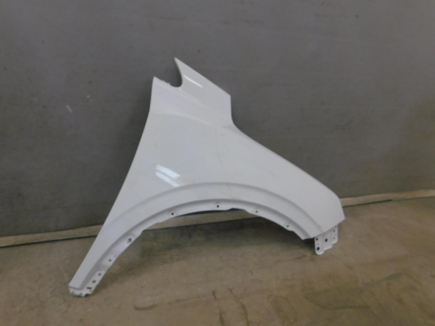 Крыло переднее правое