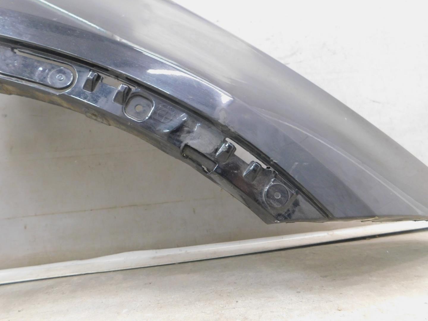 Крыло переднее правое