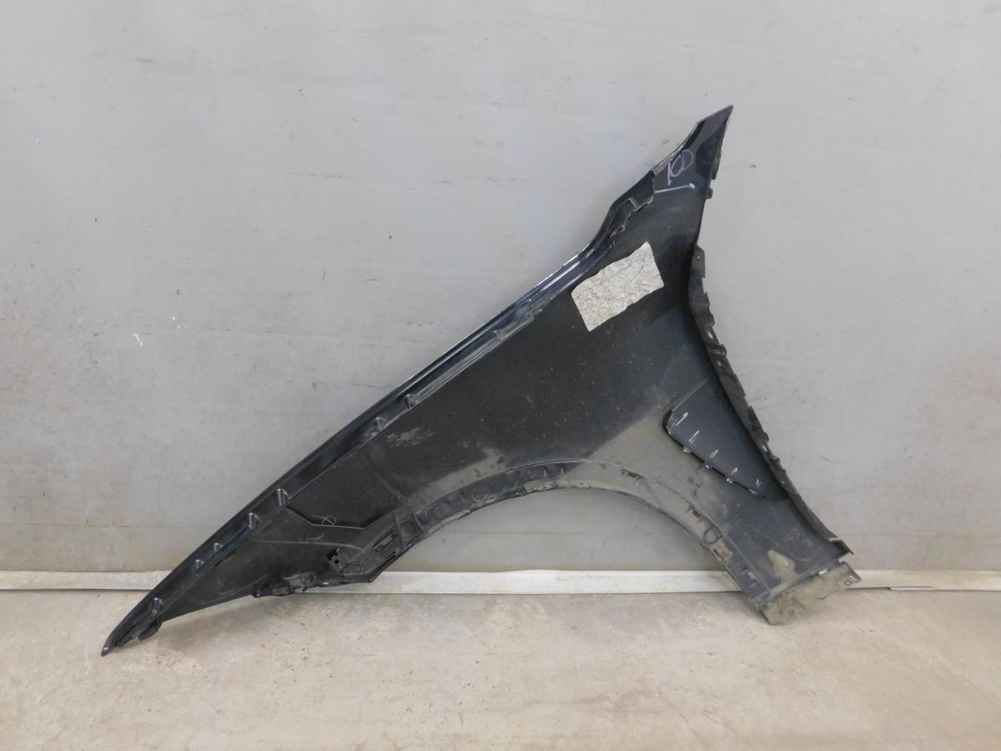 Крыло переднее правое