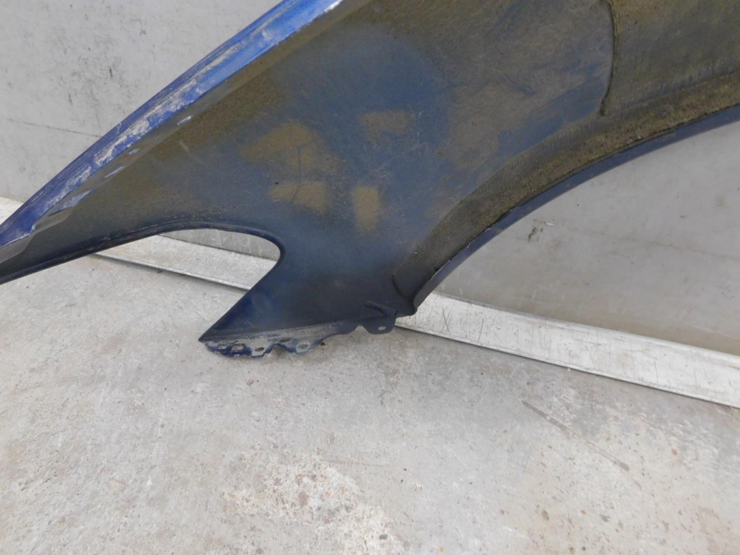 Крыло переднее правое