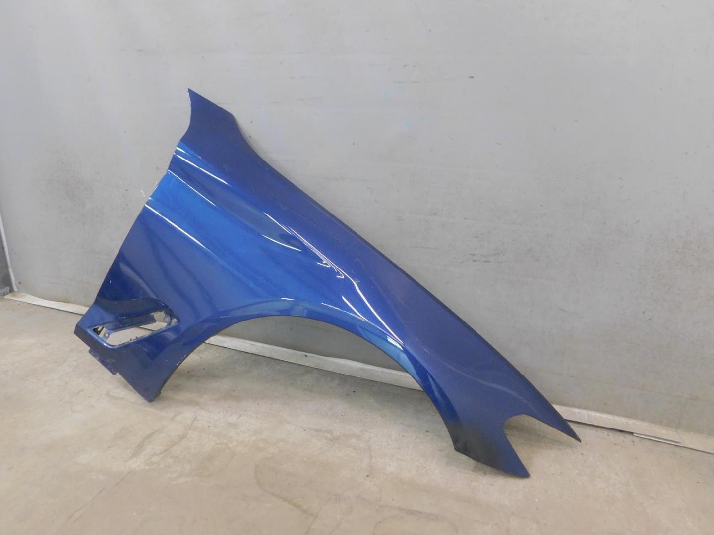 Крыло переднее правое