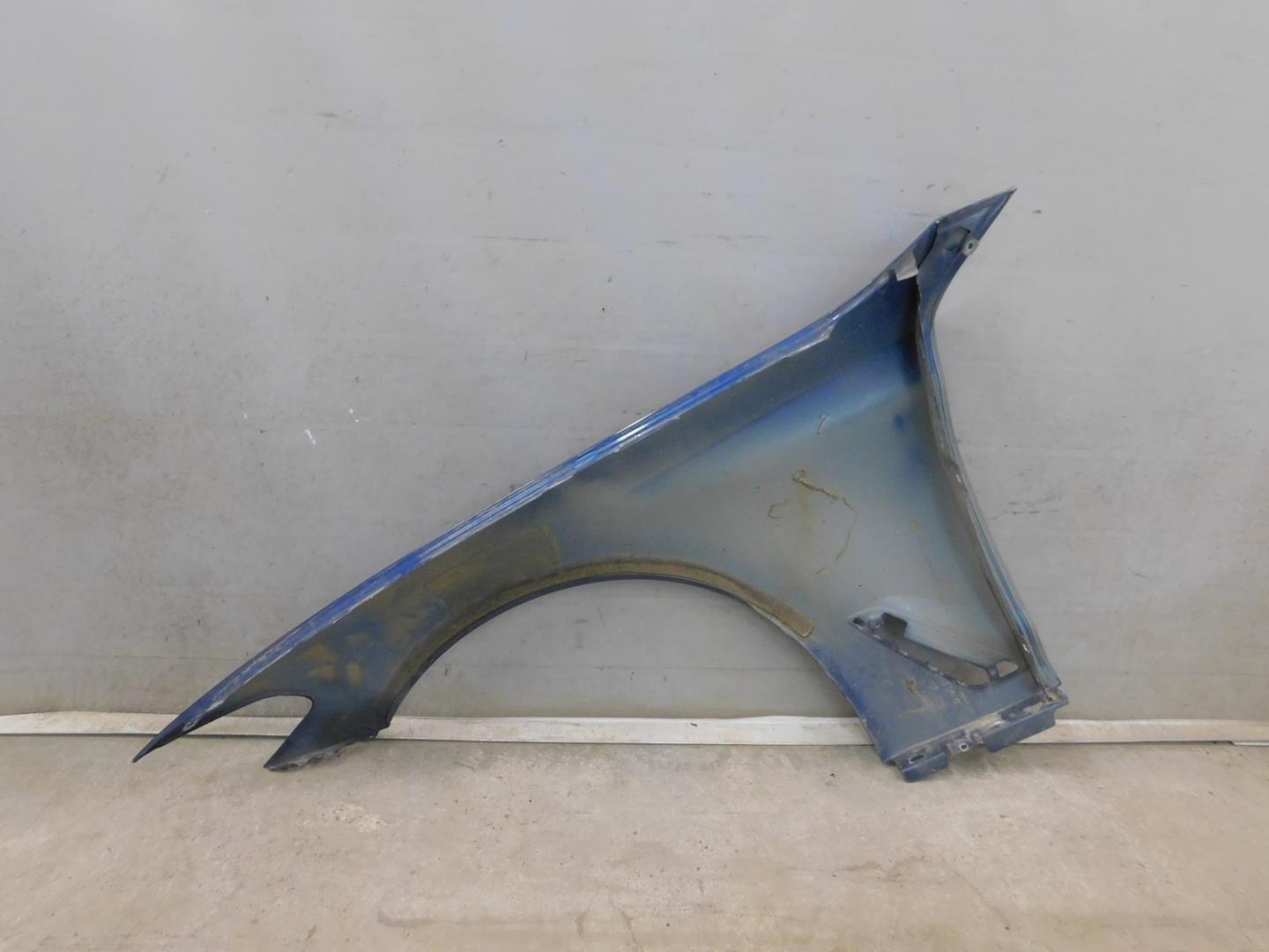 Крыло переднее правое