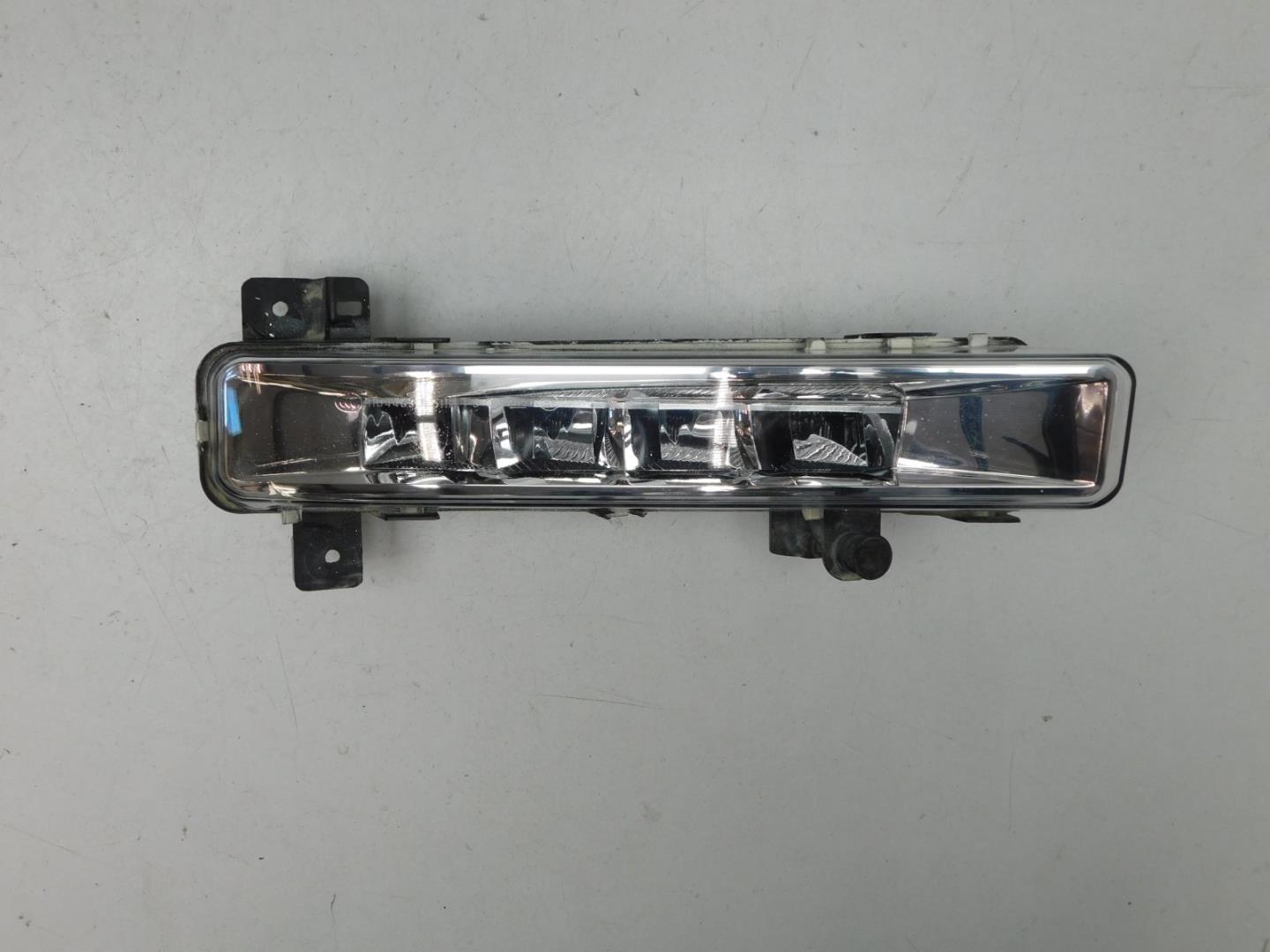 Фара противотуманная правая