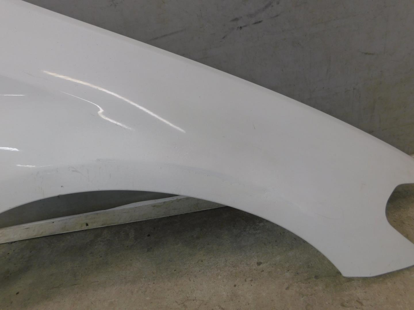 Крыло переднее правое