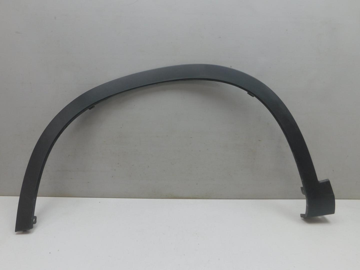 Накладка переднего крыла левого