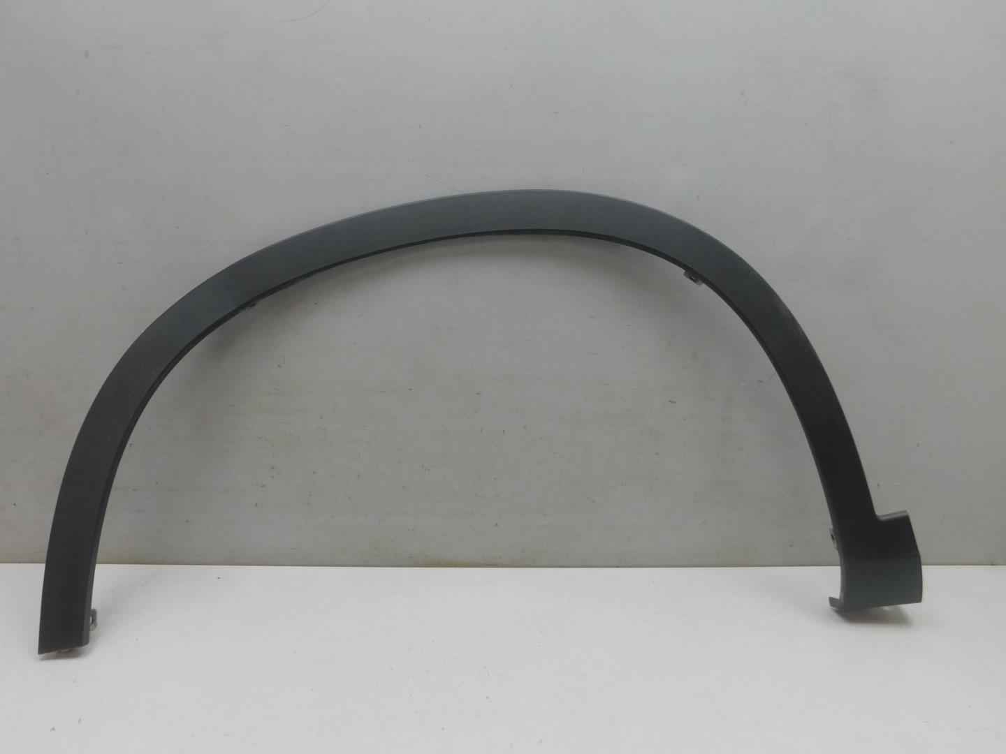 Накладка переднего крыла левого