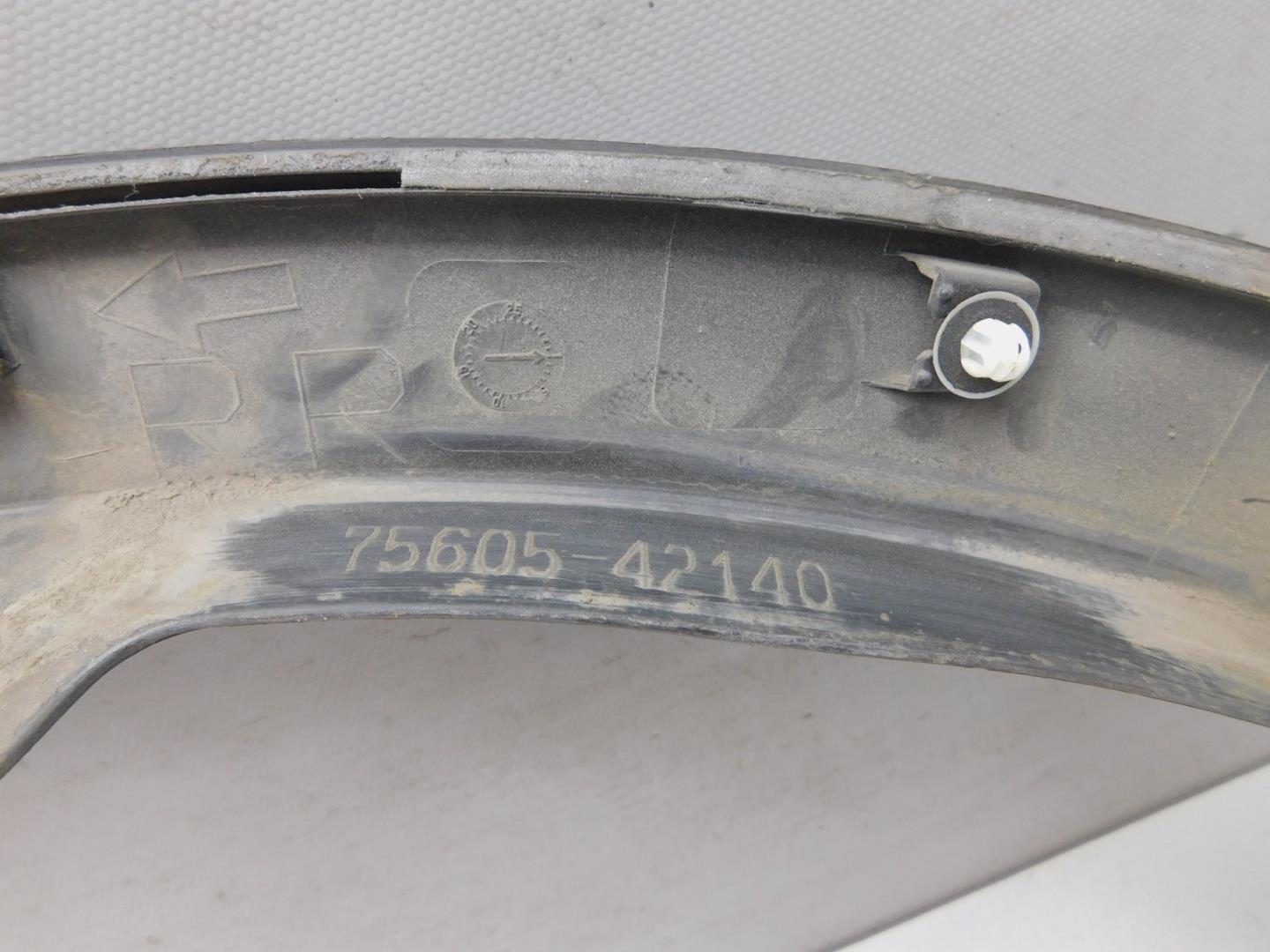 Накладка заднего крыла правого