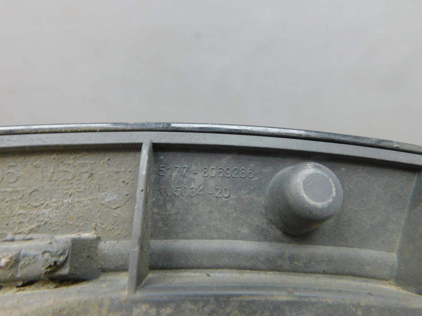 Накладка переднего крыла правого