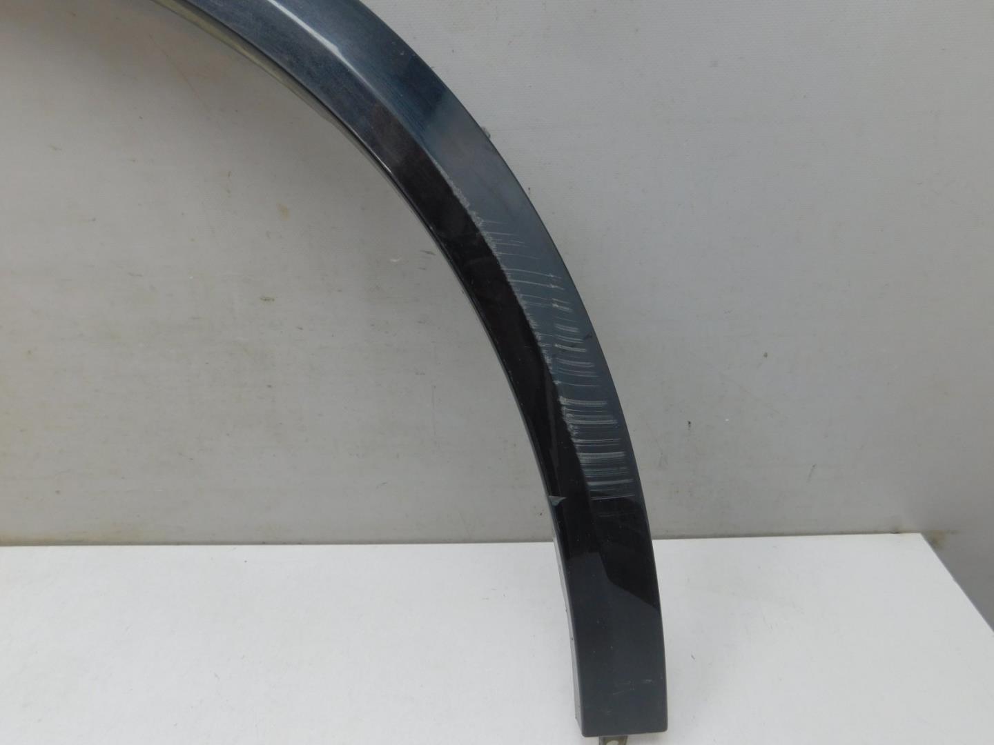 Накладка переднего крыла правого