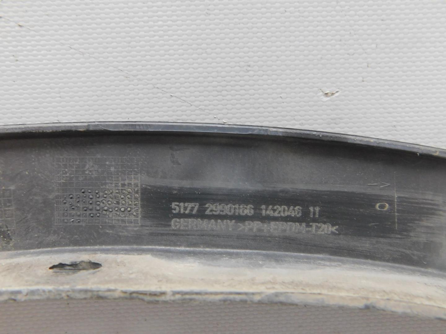 Накладка переднего крыла правого