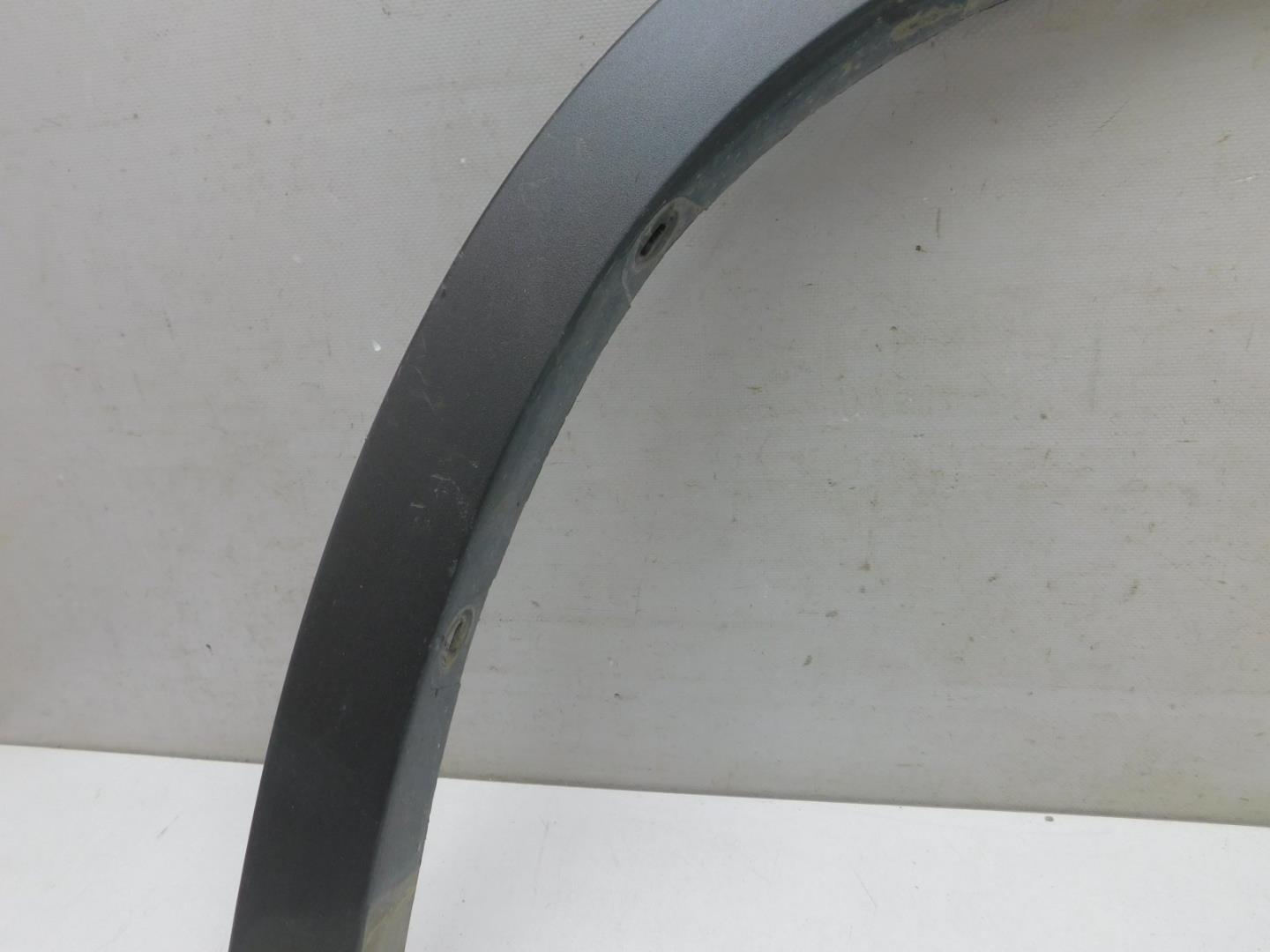 Накладка переднего крыла правого