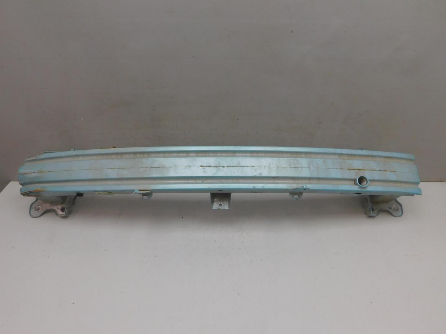 Усилитель переднего бампера