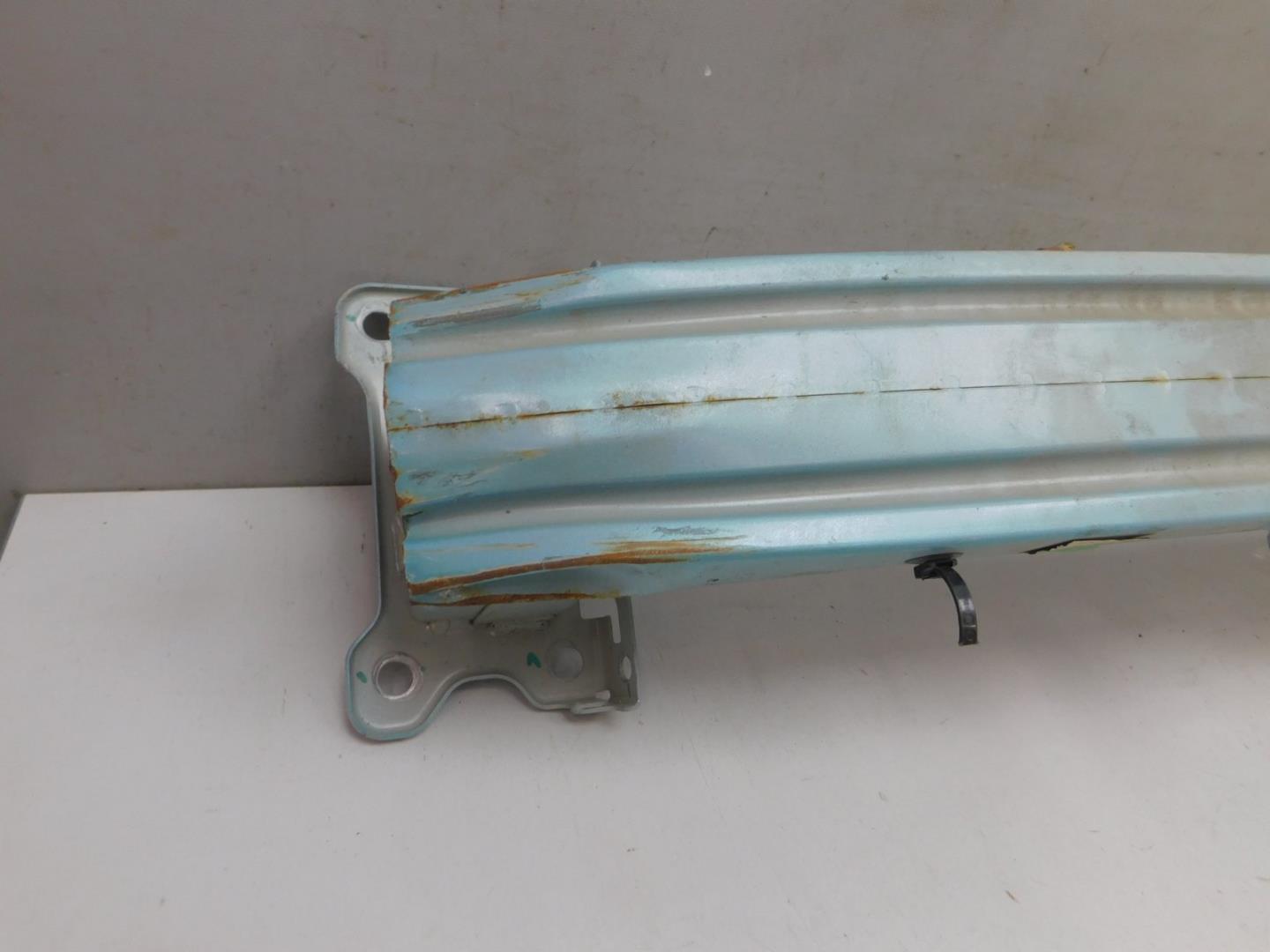 Усилитель переднего бампера