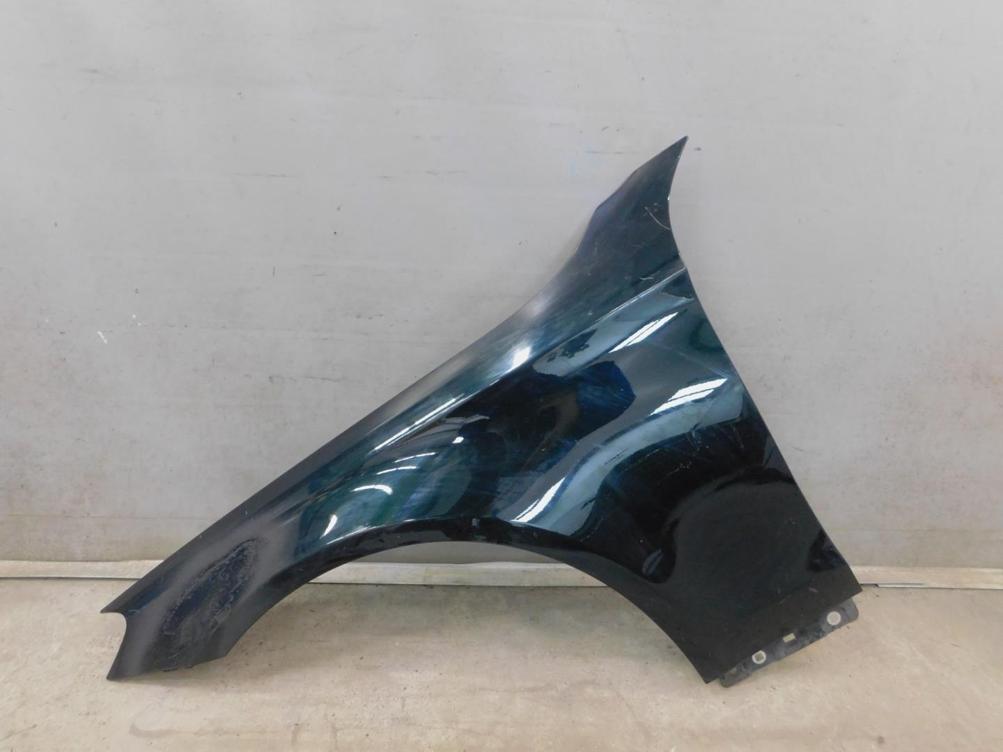 Крыло переднее левое