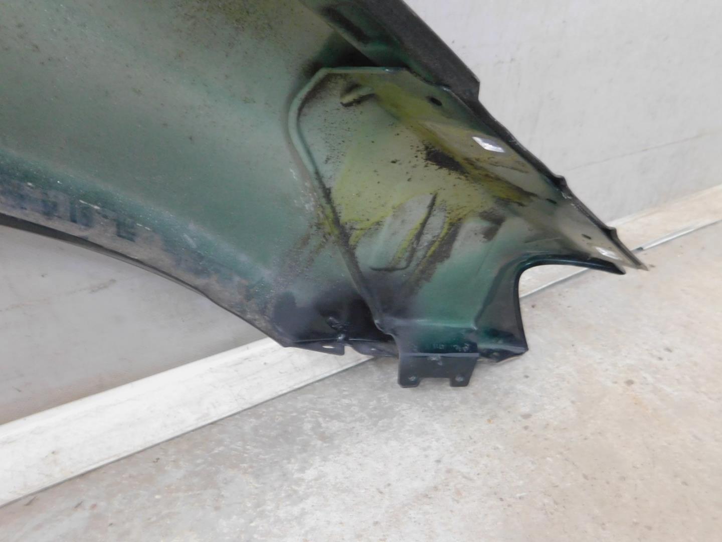 Крыло переднее левое