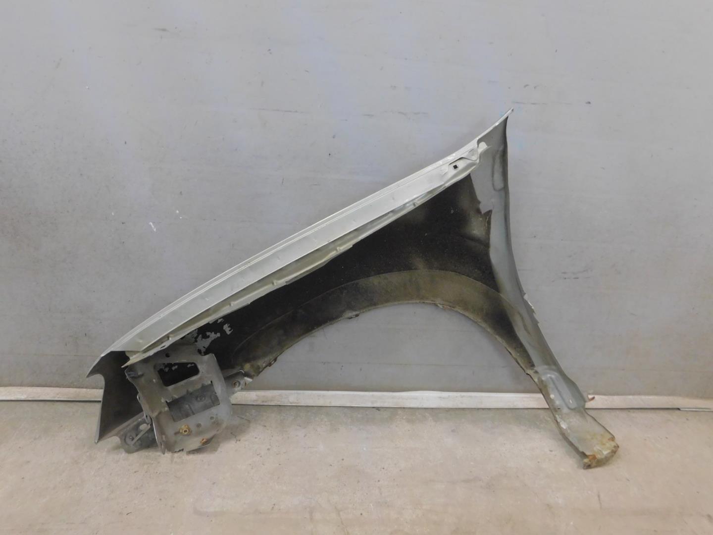 Крыло переднее правое