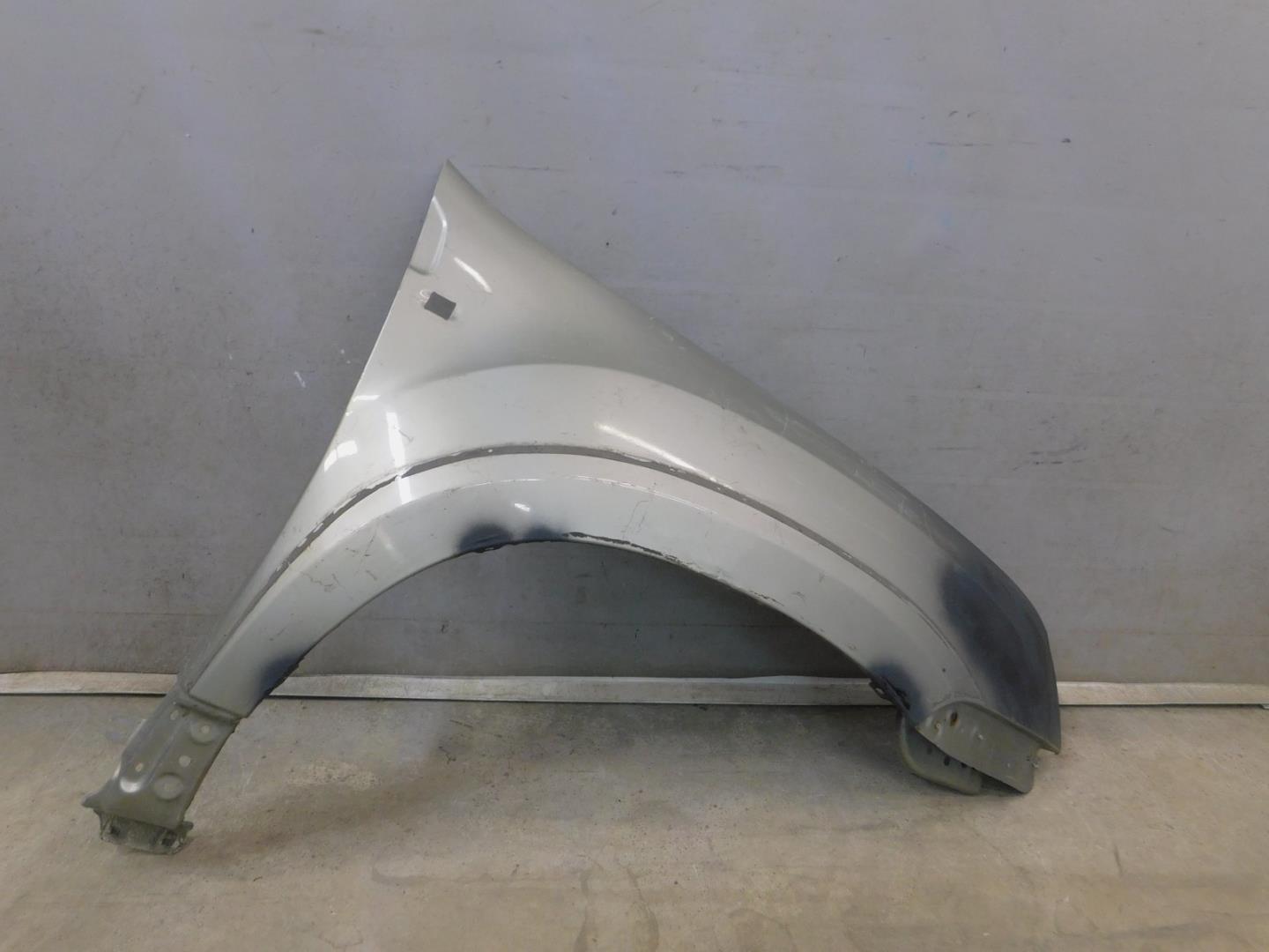 Крыло переднее правое