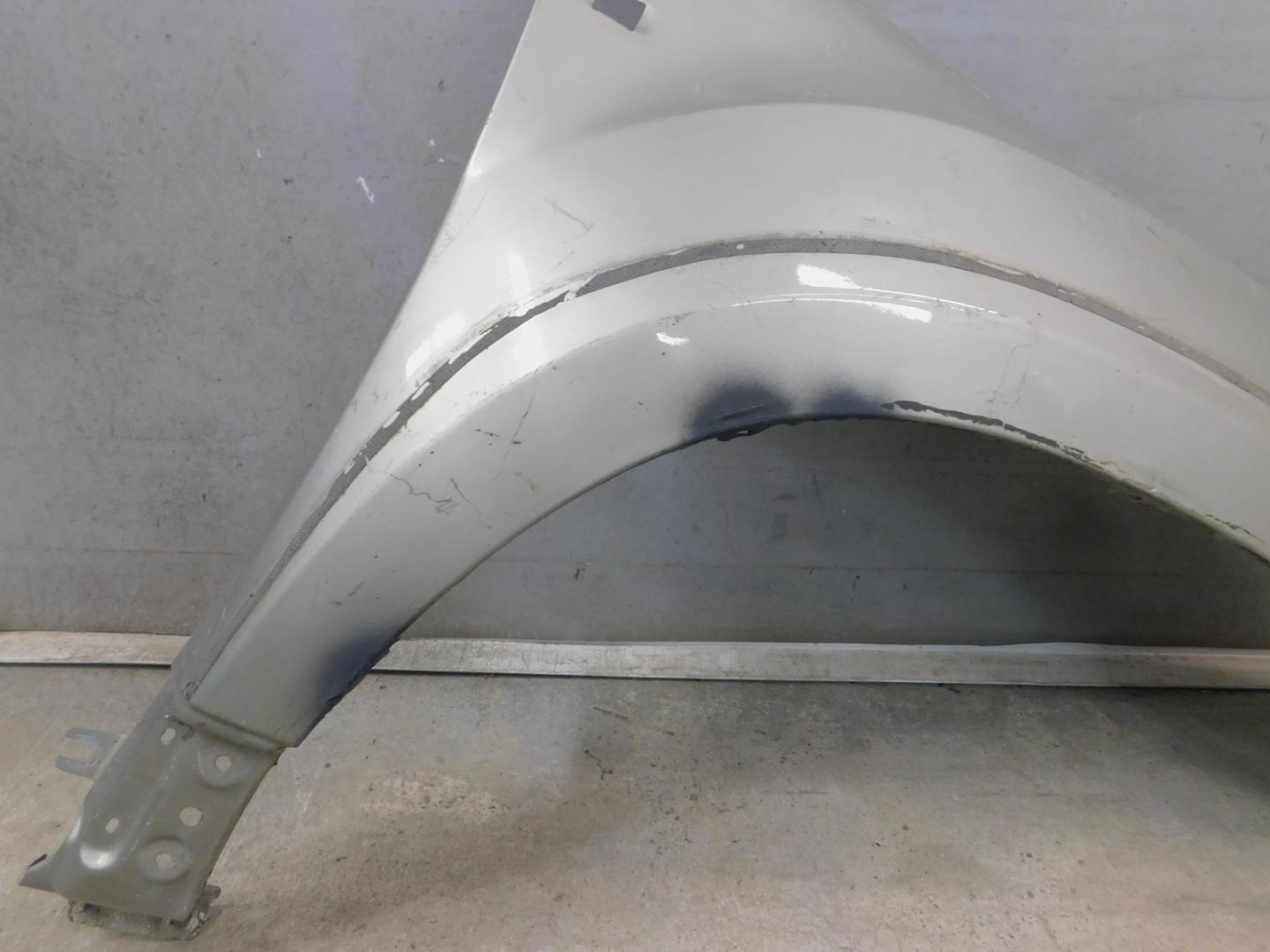 Крыло переднее правое