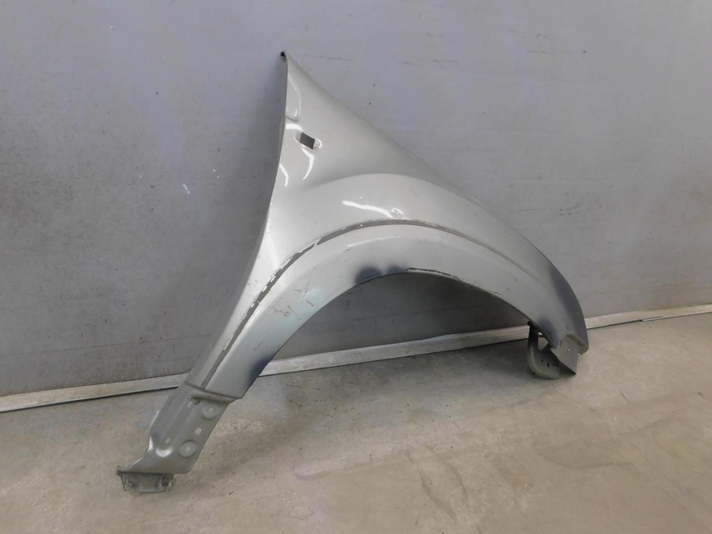 Крыло переднее правое