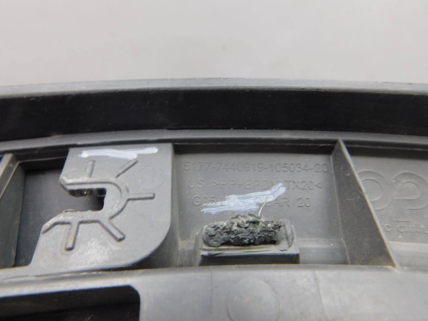 Накладка заднего крыла левого