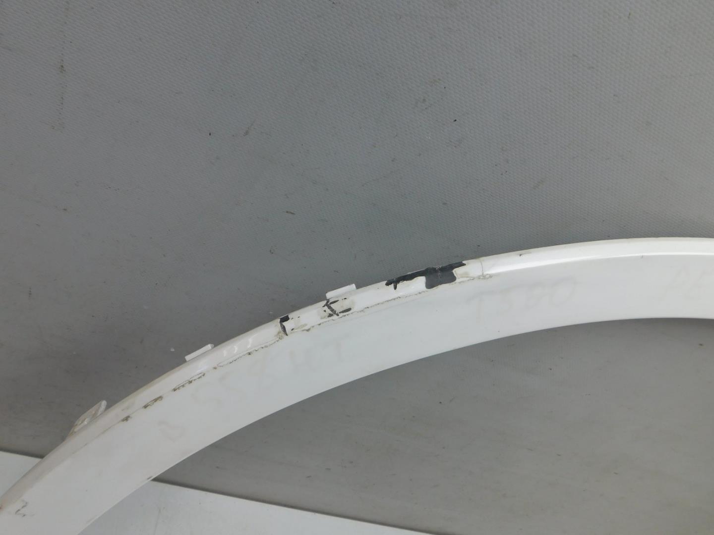 Накладка переднего крыла левого